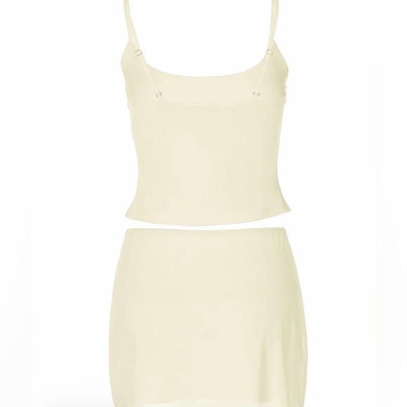 🌸 🤍✨ Cream Floral Rhinestone Set ✨🤍 - Picture 3 of 3